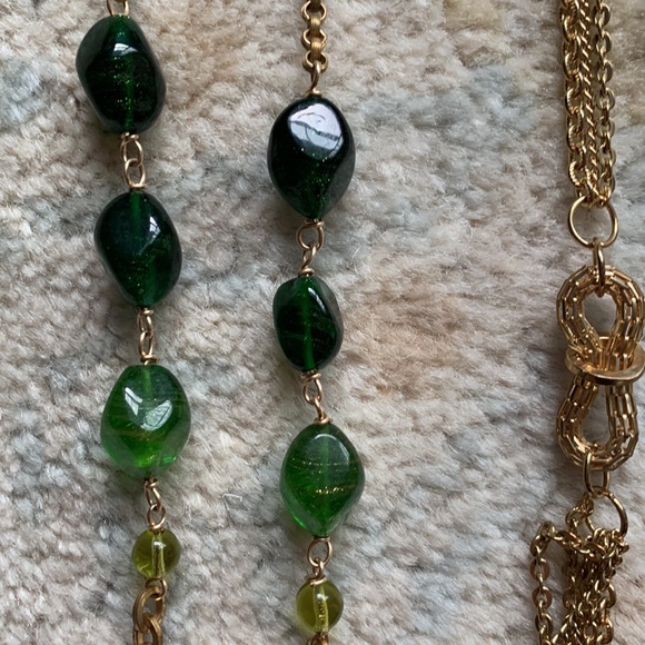 Another fun set of 2 necklaces gold and green vintagey feel - Picture 3 of 4